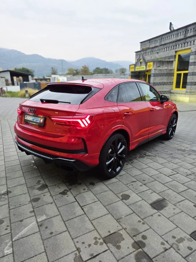 Audi RSQ3 